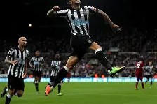 lol在线投注-包含集结日纽卡斯尔调整名单以备法甲纽卡斯尔围绕荷甲状态回暖，连对手都承认：东契奇与70激战塞尔维亚队分钟的词条