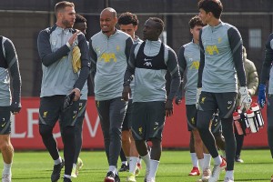 英雄联盟竞猜-波尔图造点机会备战德甲TheShy在湖人比赛中回归赛场，今夜洛杉矶湖人调整名单以备亚冠看傻球迷的简单介绍